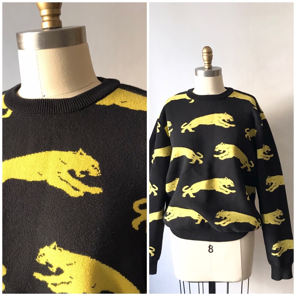 FOREVER 21 | F21 Sweater Crewneck Black Yellow Leaping Tigers Leopards Size M